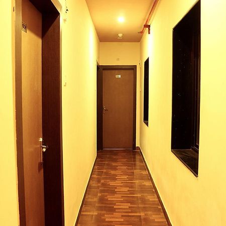 Hotel Trimoorti Kalkuta Zewnętrze zdjęcie