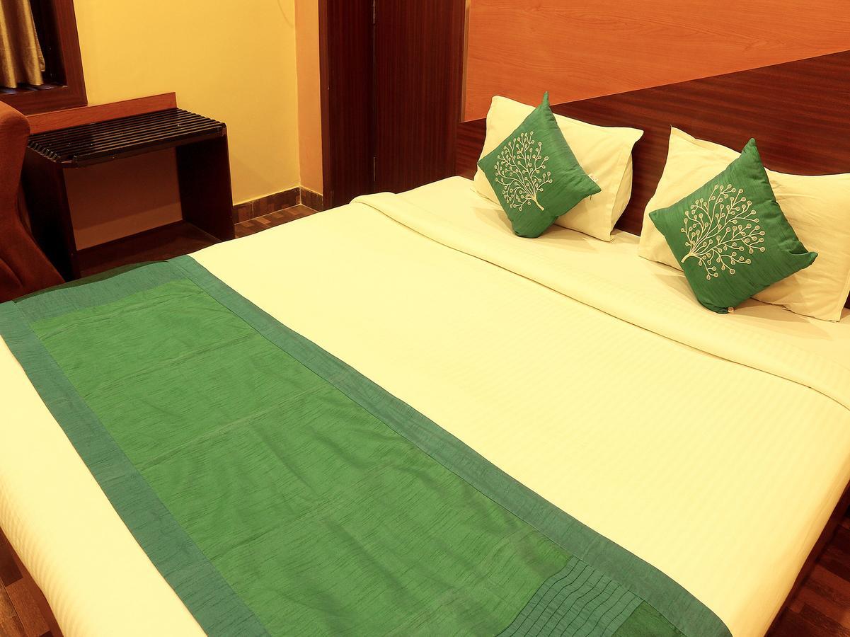 Hotel Trimoorti Kalkuta Zewnętrze zdjęcie
